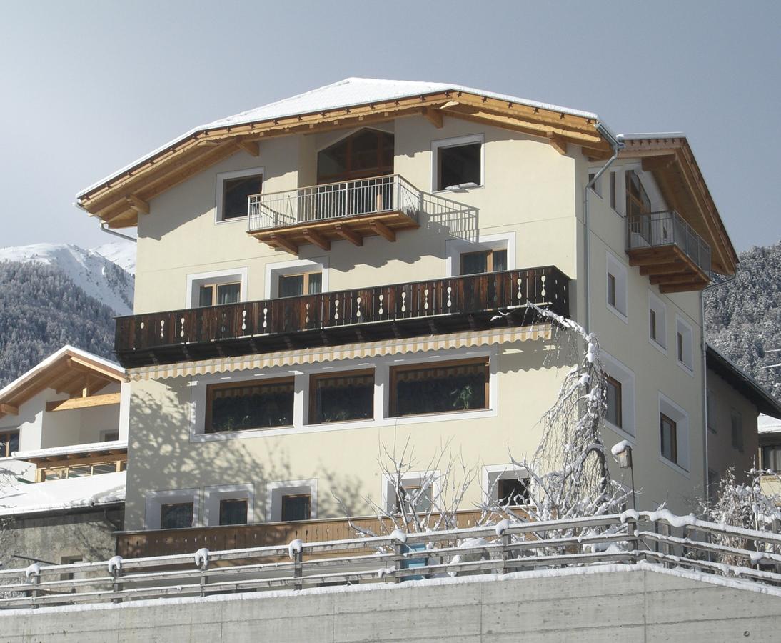 Hotel Chavalatsch Tubre Exterior photo