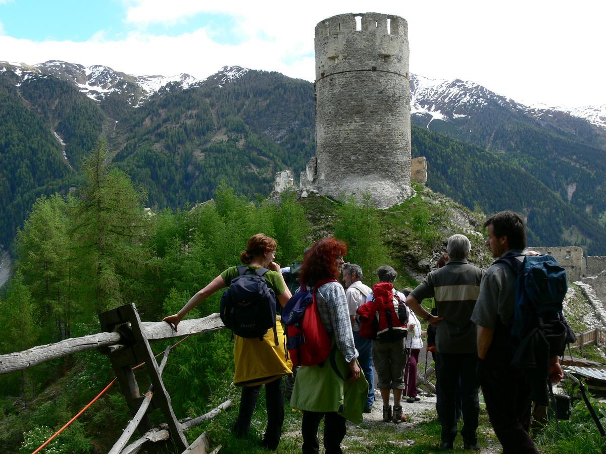 Hotel Chavalatsch Tubre Exterior photo