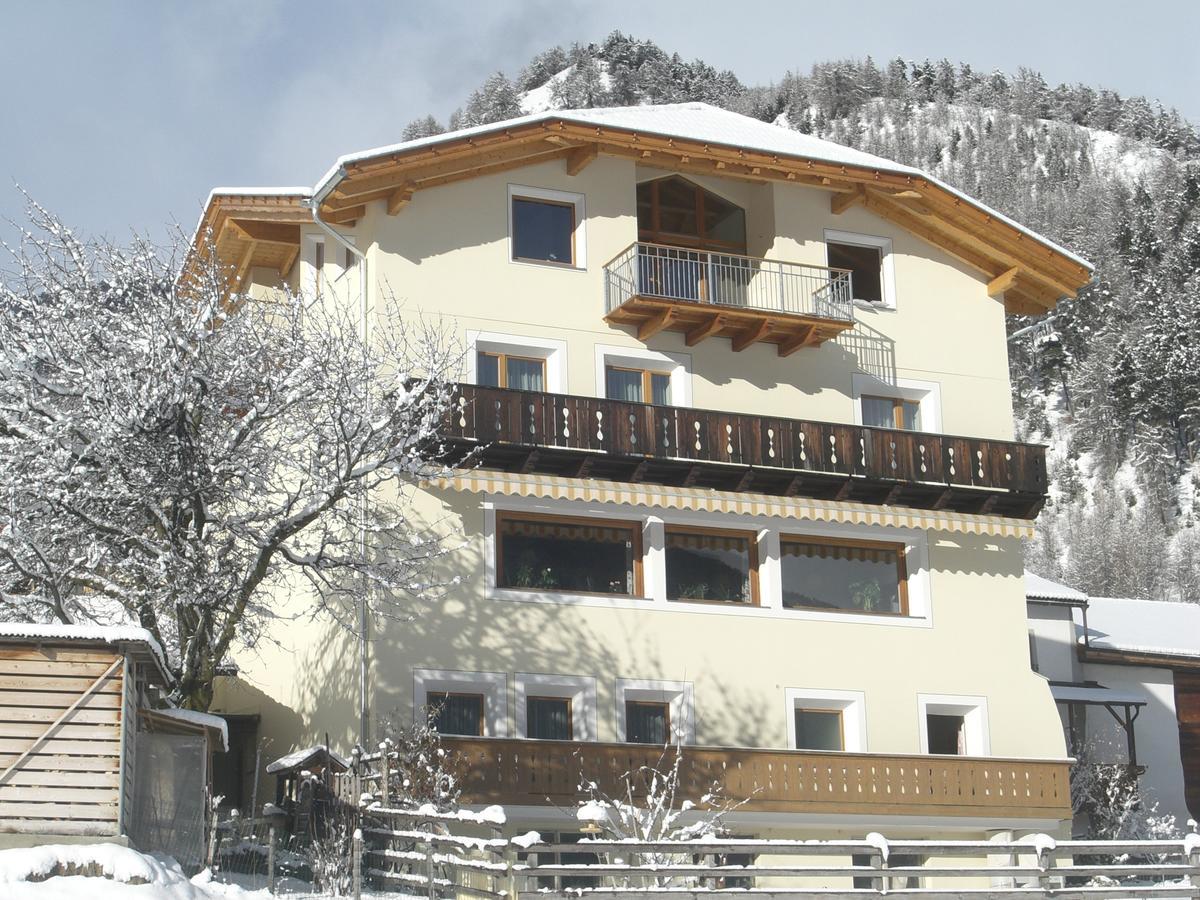 Hotel Chavalatsch Tubre Exterior photo