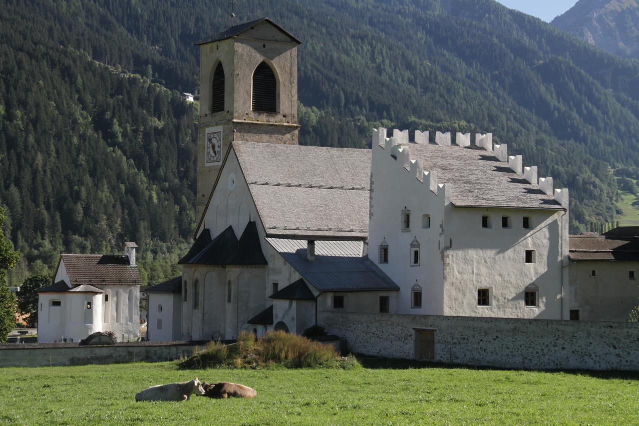 Hotel Chavalatsch Tubre Exterior photo