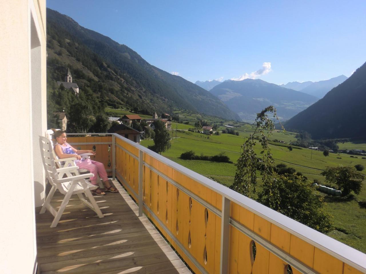 Hotel Chavalatsch Tubre Exterior photo